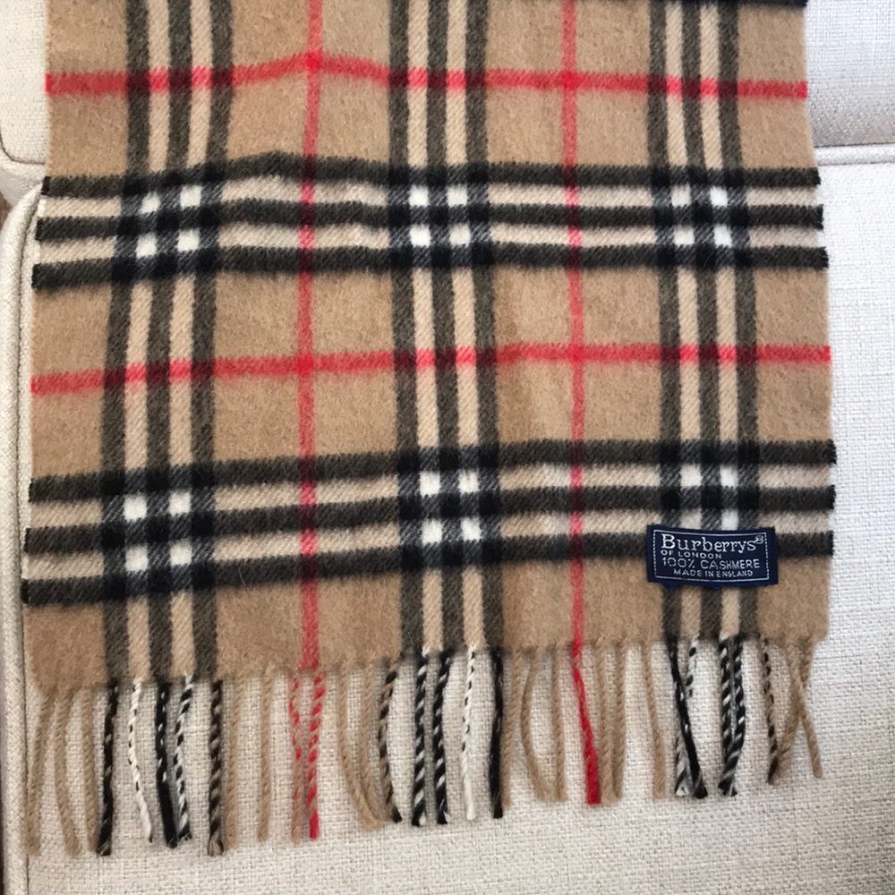 Burberry scarf - 100 percent authentic